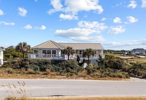 Exterior - Cozy Captains Cottage beside the BHI Club, unobstructed ocean views, Sleeps 10 (Bald Head Island)