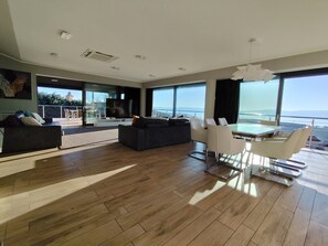 Smart-TV, Tischtennisplatte