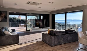 Smart TV, table tennis