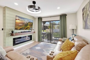 Smart TV, fireplace, stereo