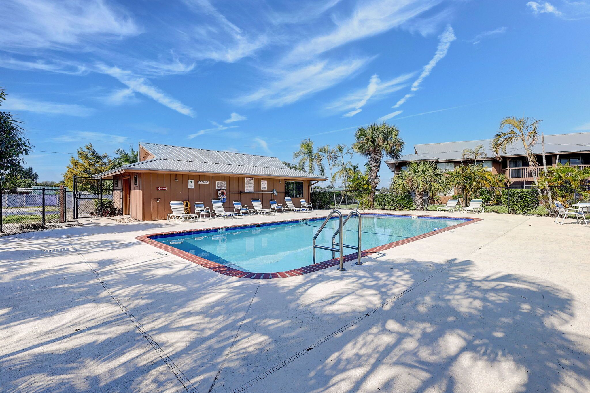 Ulkouima-allas, lämmitetty uima-allas