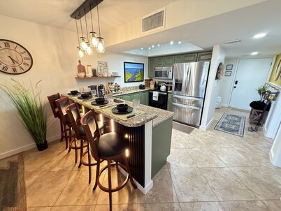 Everglades Gator at Rolands King Beds cozy clean stay