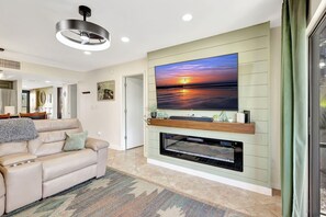 Smart TV, fireplace, stereo