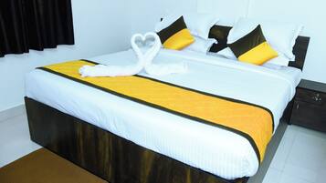 Deluxe Double Room | Desk, laptop workspace, free WiFi