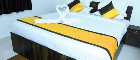 Deluxe Double Room | Desk, laptop workspace, free WiFi