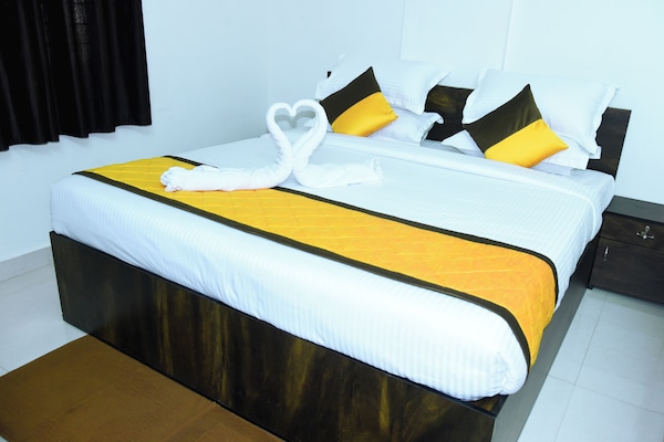 Escritorio, espacio para trabajar con laptop y wifi gratis