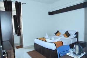 Desk, laptop workspace, free WiFi - Grand view hotel (Bengaluru)