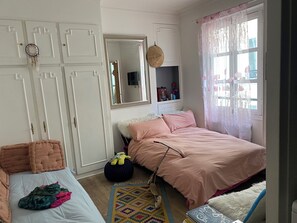 1 bedroom, WiFi, bed sheets - Cozy Eiffel Tower Design Studio (Paris)