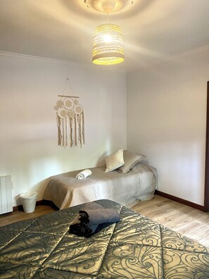 3 bedrooms, iron/ironing board, travel cot, free WiFi