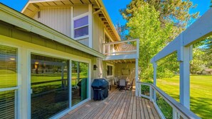 A two-story house with a deck, large windows, and a barbecue grill. - Perfect in the Pines - 38 Aspen Circle (Plumas Eureka)