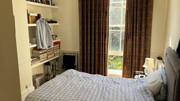 1 slaapkamer, een strijkplank/strijkijzer, wifi, beddengoed