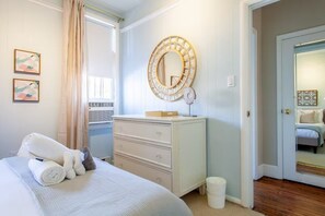 1 Schlafzimmer, Schreibtisch, Reisekinderbett, WLAN