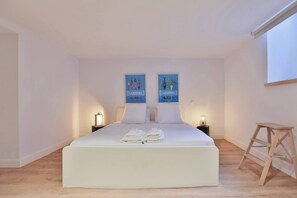 4 Schlafzimmer, Schreibtisch, Bügeleisen/Bügelbrett, WLAN