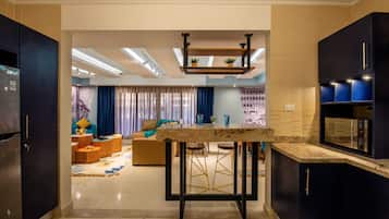 Basic Apartment | Private kitchen | Fridge, microwave, oven, stovetop
