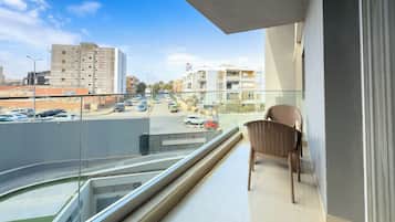 Basic Apartment | Terrace/patio