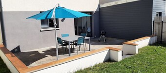 House in subdivision near Saint malo and shops animals accepted