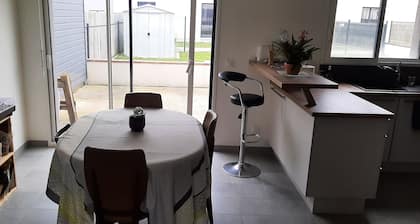 House in subdivision near Saint malo and shops animals accepted