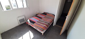 2 bedrooms, WiFi, bed sheets