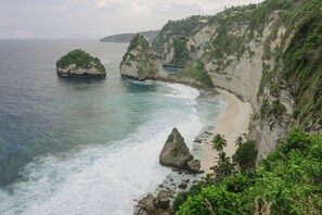 Beach nearby, white sand - Lorn Villa (Penida Island)