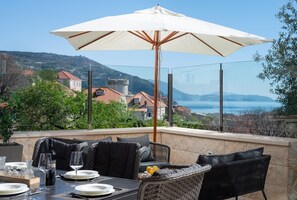 Outdoor dining - Villa Vita Adele pool sauna jacuzzi sea view bbq family (Dubrovnik)