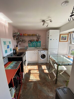 Kühlschrank, Ofen, Herdplatte, Geschirrspüler