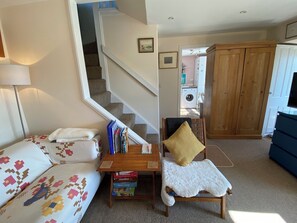 TV, fireplace, DVD player, books - Idyllic Hebridean Island Retreat (Kintra)