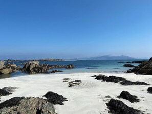 On the beach, sun loungers - Idyllic Hebridean Island Retreat (Kintra)