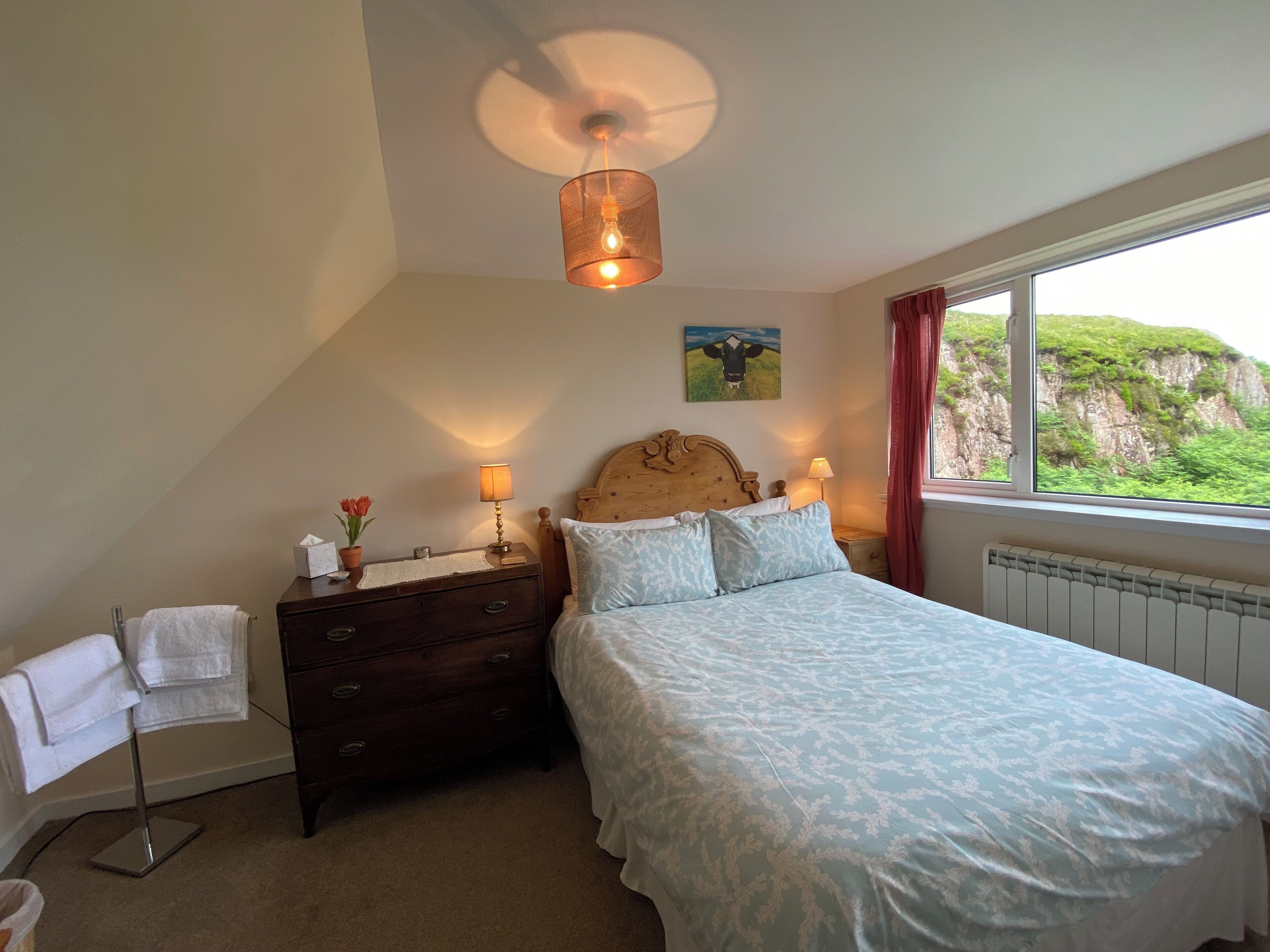 2 bedrooms, desk, iron/ironing board, WiFi