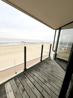 Apartment | Balcony - Apartment in Wenduine With Stunning Sea Views (De Haan)