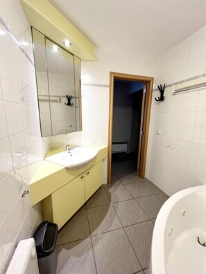 Apartment | Bathroom - Apartment in Wenduine With Stunning Sea Views (De Haan)