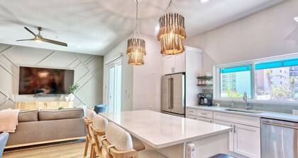 🌊Across from Beach🍹Private Roof Top Deck🐬Heated Pool☀NEW Townhome-Azul C1