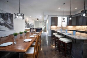 House, Multiple Bedrooms | Tempat makan