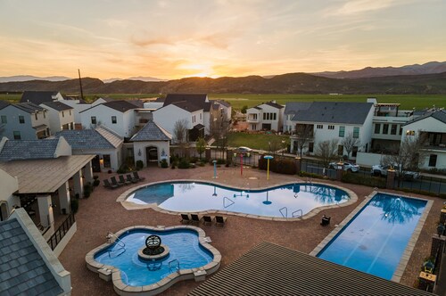 Twice Charmed 8 Bedroom Townhouse