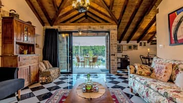 Televisie en een open haard