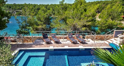 Hidden Heaven Private Resort - Heated Pool