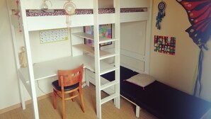 A bunk bed room with a desk and chair, a dreamcatcher, and a butterfly wall decoration. - Quiet house 200 m from the ocean. (Lacanau)