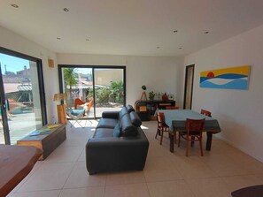 Living area - Quiet house 200 m from the ocean. (Lacanau)