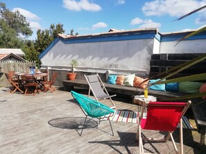 Outdoor dining - Quiet house 200 m from the ocean. (Lacanau)