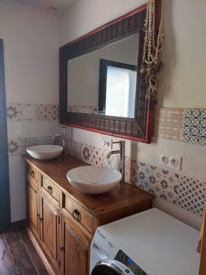 Shower, hair dryer, toilet paper - Quiet house 200 m from the ocean. (Lacanau)