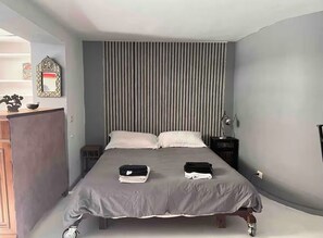 1 chambre, fer et planche à repasser, Wi-Fi, draps fournis