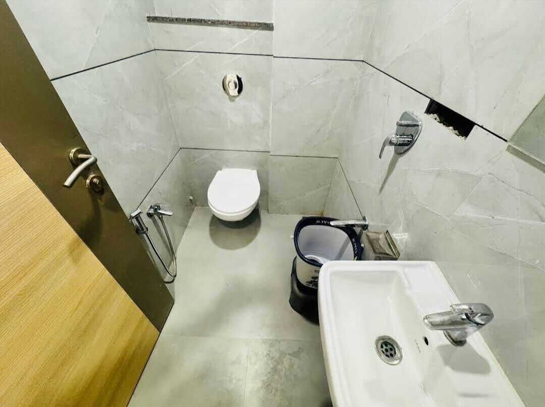 Basic Room | Bathroom | Shower, free toiletries, hair dryer, slippers