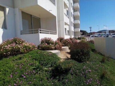 FAMILY APARTMENT, 5 MIN. FROM THE BEACH AND ROUTE 5, OCEAN VIEW.