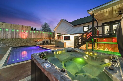 Heated Pool Backyard Oasis | Pickleball-Basketball