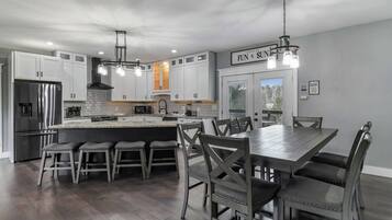 KylskÄp, mikrovÄgsugn, ugn och spishÀll