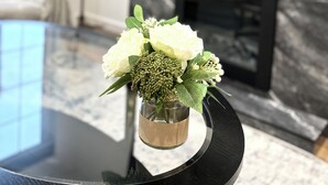Unclassified image, 5 of 36, button - Luxury & Grandeur Hawthorn Apt| Prime Location, Parking ! (Hawthorn)