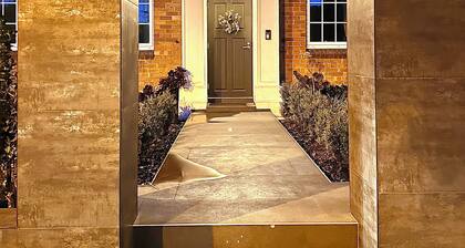 Luxury and Grandeur apartment N1 in Hawthorn