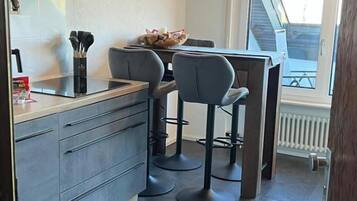 Zimmer, 1 Schlafzimmer, Raucher, Balkon | Speisen