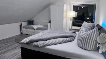 Room, 1 Bedroom, Smoking, Balcony | 1 bedroom