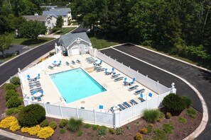 Pool - Sleeps 11 - Beautiful townhome with elevator conveniently located near Bethany Beach! Community Pool! (Frankford)