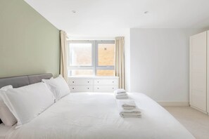 4 bedrooms, iron/ironing board, Internet, bed sheets